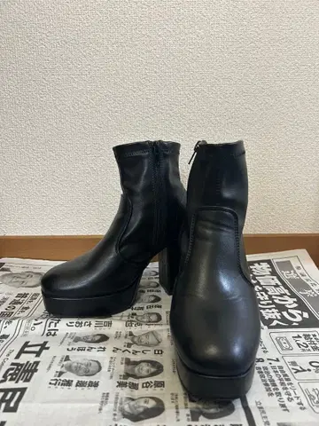 [거의 미사용] 신발 부츠 (One Way 여성용 통굽 힐)