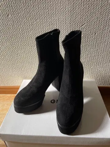 새상품 GRL 블랙 스웨이드풍 플랫폼 부츠