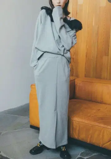 맨투맨 셋업 오프숄더 그레이