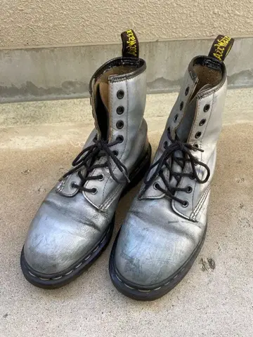 [ 해외 모델 ] Dr.Martens 8홀 레어 실버 컬러