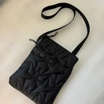블랙 퀼팅 숄더백