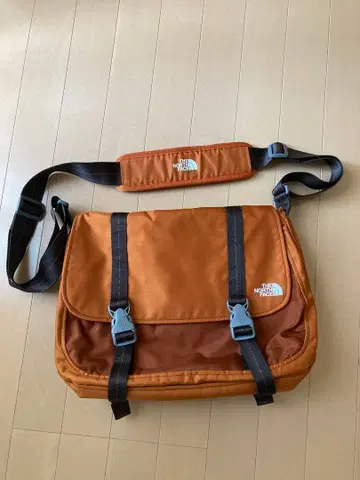 더 노스페이스 메신저 백 오렌지