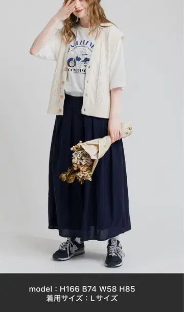 MUHET 린넨 혼방 턱 플레어 스커트