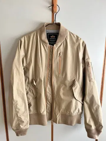 MA-1 스타일 자켓 베이지