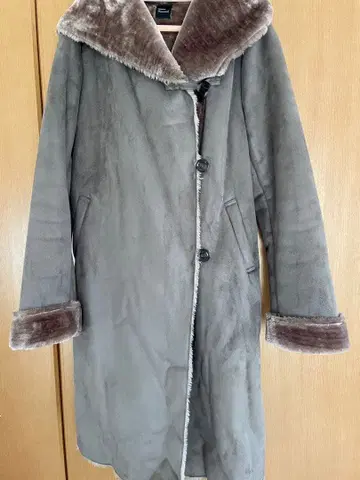 어반 리서치 무스탕풍 후드 부착 롱 코트