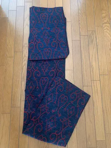 미사용품! 루즈한 사이즈! 네이비와 크림슨의 다마스크 무늬 울 기모노