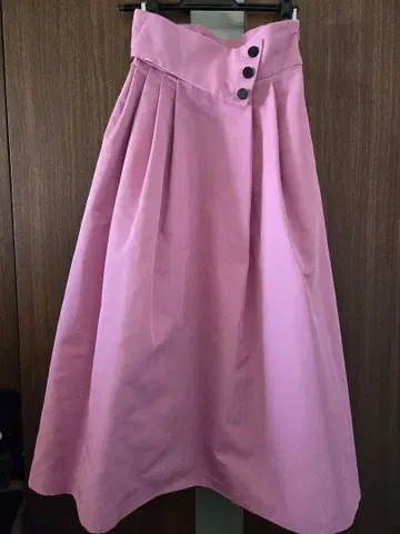 에이미 이스트 월 플레어 스커트