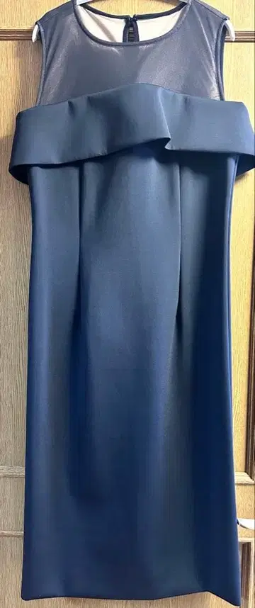 TAE ASHIDA 네이비 컬러 심플 드레스