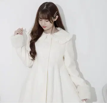 pium 비쥬 카라 플레어 코트 화이트