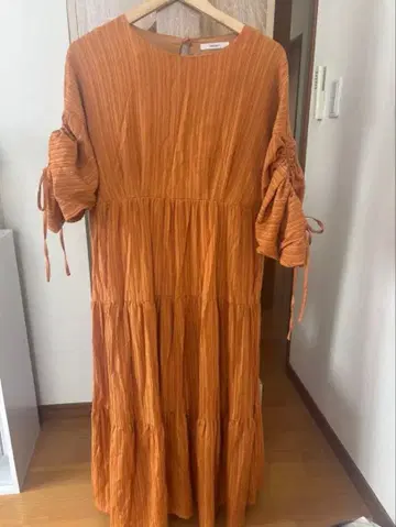 오렌지 티어드 롱 원피스