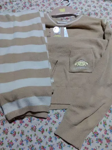 택 포함 새상품 산리오 폼폼푸딩 포근니트 상하의 세트 L 사이즈