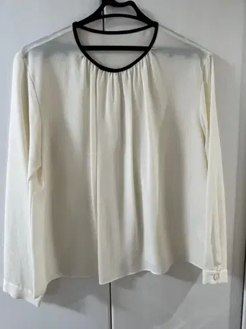 투모로우랜드 블라우스 아이보리 긴팔 셔츠 개더