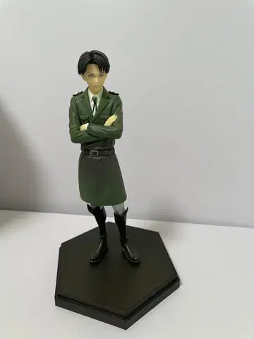 진격의 거인 리바이 피규어 2