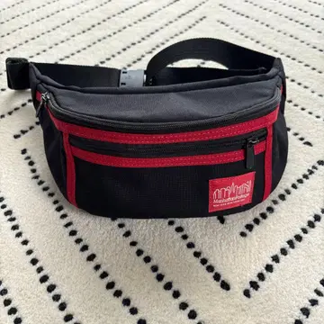 Manhattan Portage 바디백 블랙/레드