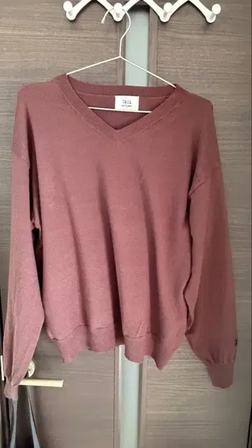 HIGH GAUGE V NECK KNIT / 하이 게이지 V넥 니트