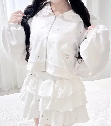 MARS 하트 스터드 숏 후드티