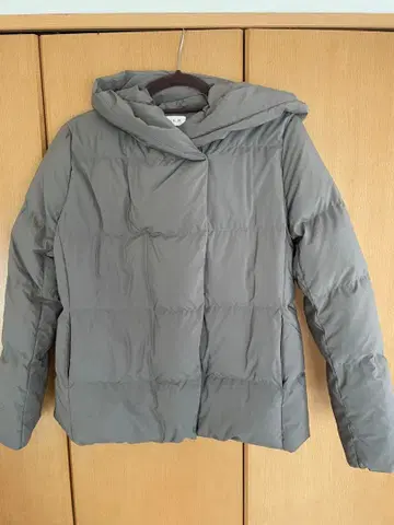 PLST 후드 부착 그레이 다운 자켓