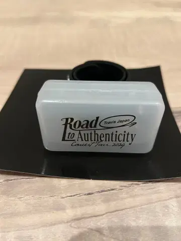 Travis Japan 라이트 팔찌