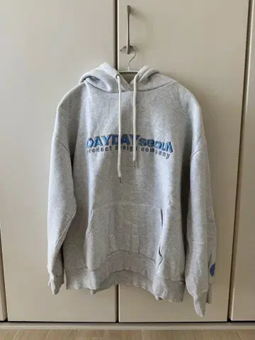 DAYDAY 서울 로고 후드티 그레이