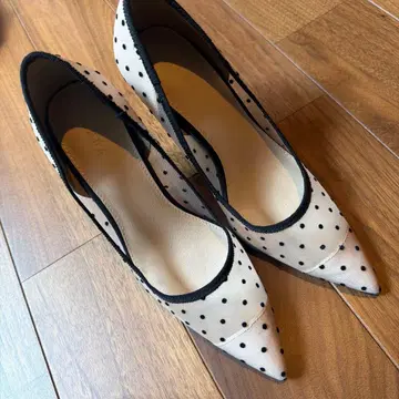란다 도트 무늬 하이힐
