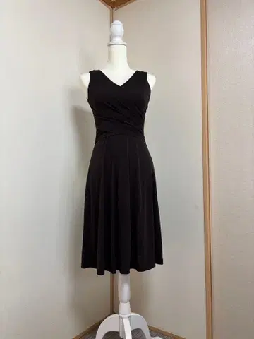 ANAYI 슬리브리스 무릎 기장 원피스 브라운