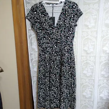 EGERIE [상품] 꽃무늬 랩 원피스