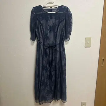 [ 미사용 새상품 ] 클래식 레이스 파이핑 드레스: 마린 블루 96