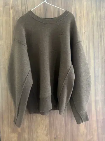 [ 지속가능성 ] 로고 패치 맨투맨 니트 ADAM ET ROPE'