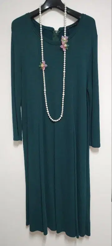 힐튼 호텔에서 구매 미사용 새상품 다크 그린 긴팔 원피스 사이즈 F