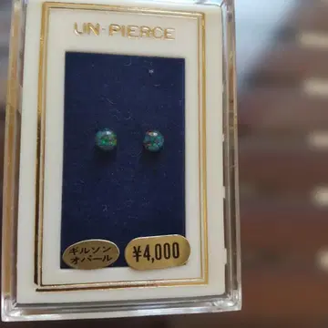 UN PIERC 길슨 펄 귀걸이