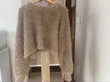 베이지 복슬복슬 크롭 니트