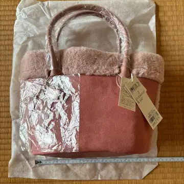 퍼가 달린 핑크 토트백