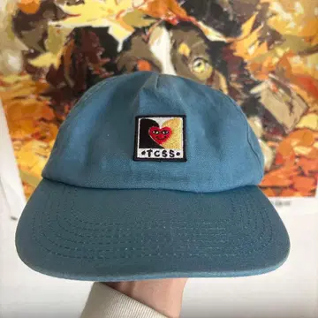 TCSS 파랑 캡 하트 자수