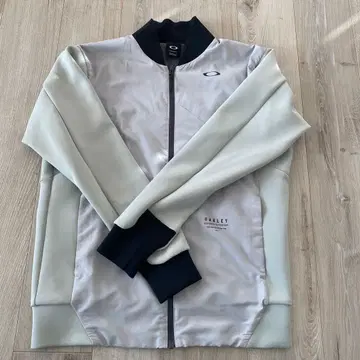 Oakley 퍼포먼스 핏 자켓 JPN L