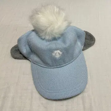 데상트 귀마개 & 퍼 부착 캡 니트 모자 라이트 블루