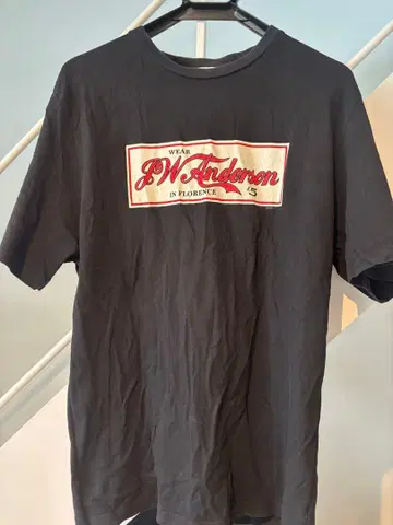 JW Anderson 블랙 T셔츠