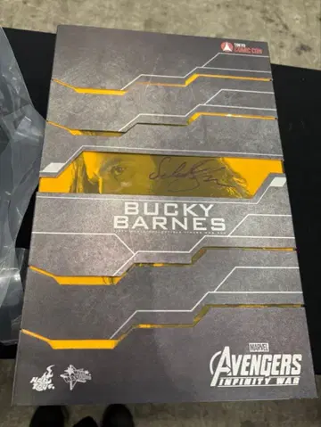 버키 반스 사인 포함 피규어 코믹콘 한정판