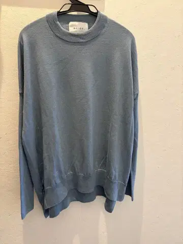 BEIGE. 스카이블루 긴팔 스웨터