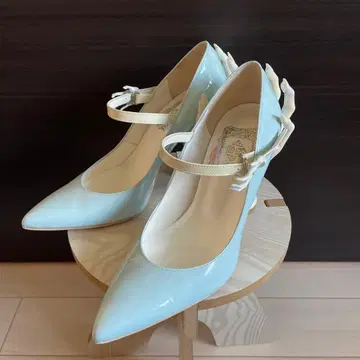 끌려들어가는 운명의 힐 펌프스