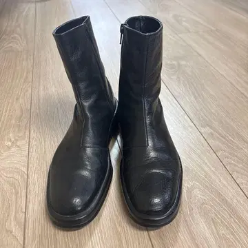 SAYA 블랙 가죽 지퍼 부츠