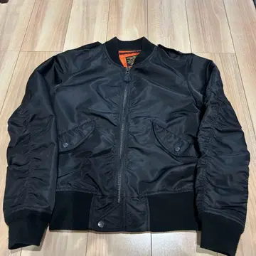 AVIREX MA-1 스타일 블랙 자켓