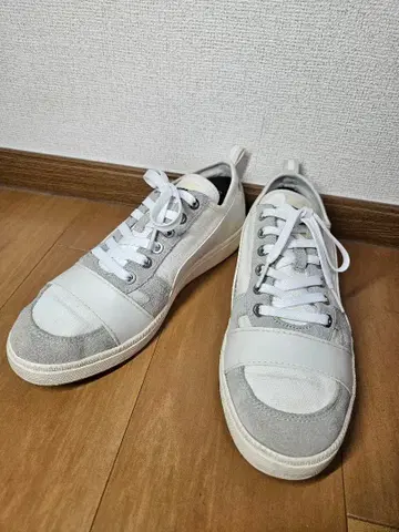 화이트/그레이 스웨이드 스니커즈