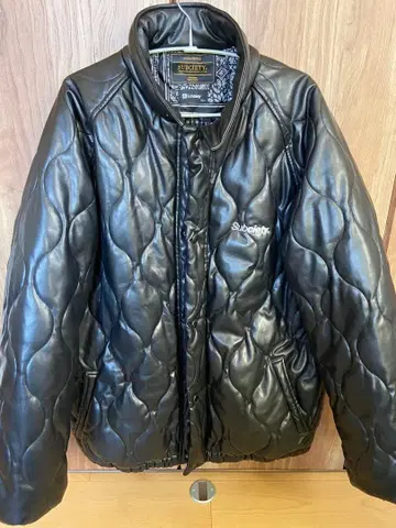 Subciety 페이크 레더 퀼팅 다운 자켓