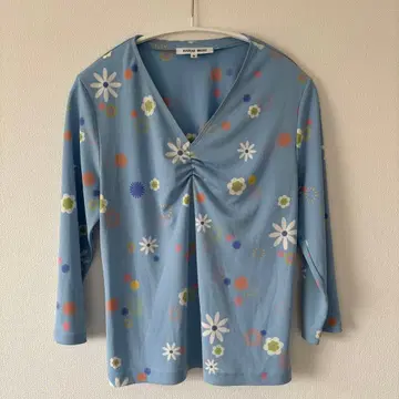 꽃무늬 스카이블루 7부 소매 T셔츠 M 사이즈