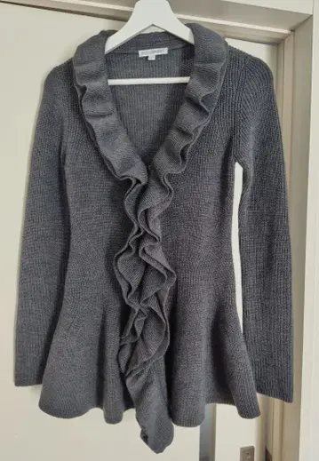 나라 까미체 프릴 가디건 차콜 그레이 미사용