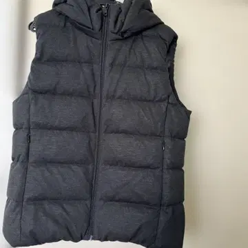 후드 부착 다크 그레이 다운 베스트 L 사이즈