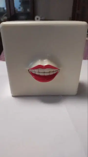 입이 움직이는 레트로 라디오