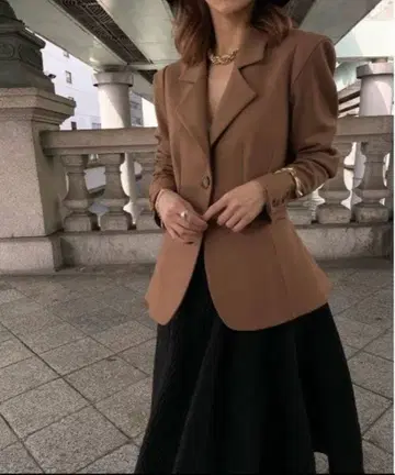 AMERI WAIST SHAPE FLARE JACKET (브라운 S)