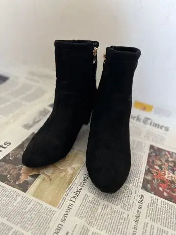 블랙 스웨이드 숏부츠 중간 힐