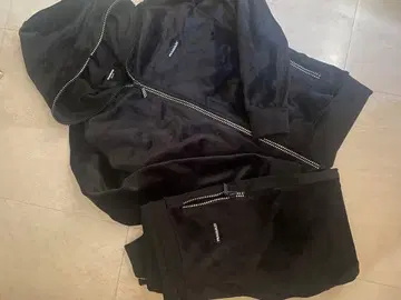 새상품급 우노피우노우과레토레 릴랙스 벨로아 상하의 세트 XXL